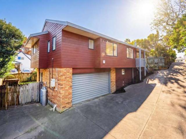 2/57 Howe Street, Howick, Manukau City