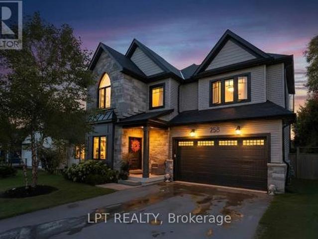 258 Andrew Street, Newmarket, ON, L3Y 1H2 house for sale | Listing ID N13454 | Royal LePage