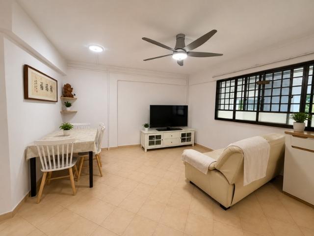 259 Bukit Batok East Avenue 4 HDB Apartment For Sale, $428,000, 2 Bed 2 Bath 742 sqft $577.00 psf