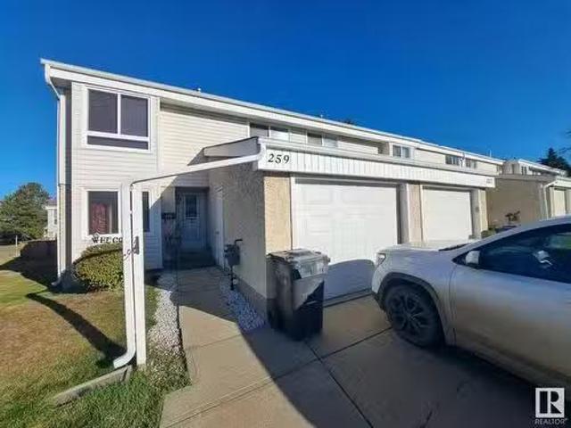 259 Grandin Vg, St. Albert, AB, T5N 2J3 townhouse for sale.