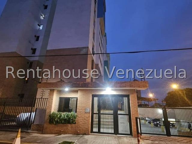25 6831 Apartamento en Alquiler parcialmente amoblado en Tazajal Naguanagua