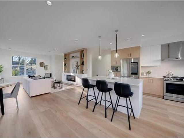 25 12585 A Avenue, Surrey, BC, V3V 0G7 townhouse for sale | Listing ID R2965 | Royal LePage