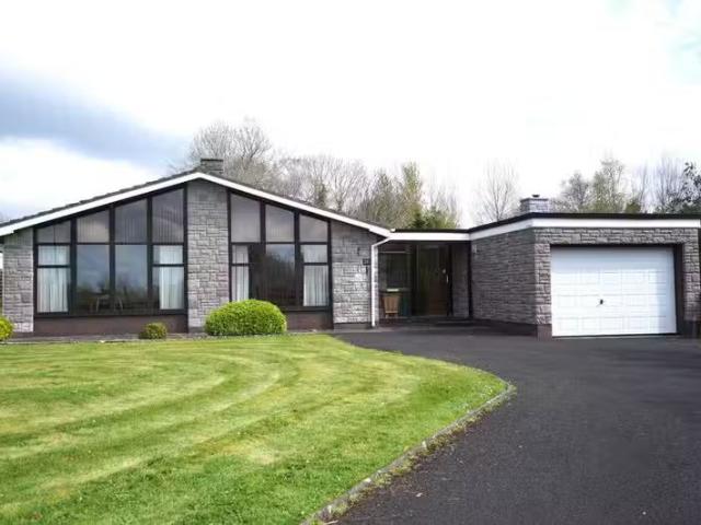 25 Tullyvarraga Hill, Shannon, Co. Clare, V14VY02 is for sale