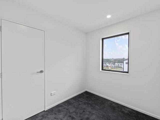 25 Whiteywood Street, Westgate, Waitakere City