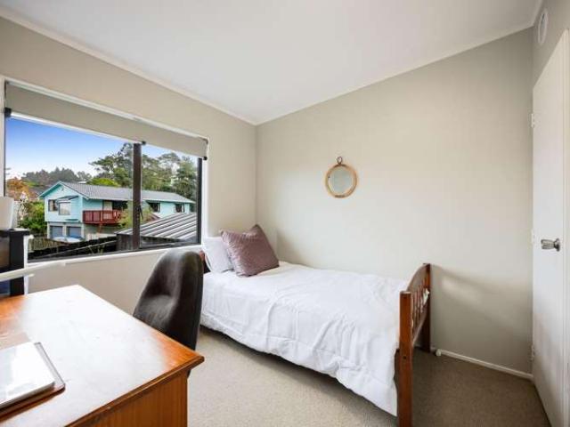 2/5 Witheford Drive, Bayview, North Shore City