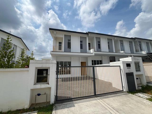 25 x 70 BRAND NEW ENDLOTDouble Storey Myra Gardens Kundang Rawang