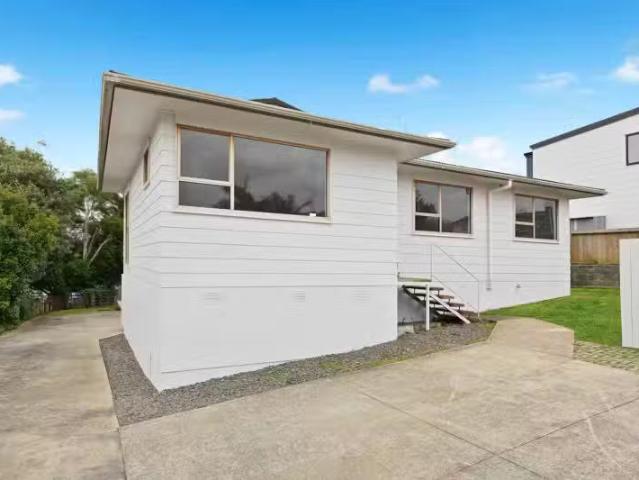 25 Bayview Road, Glenfield, North Shore City For Sale