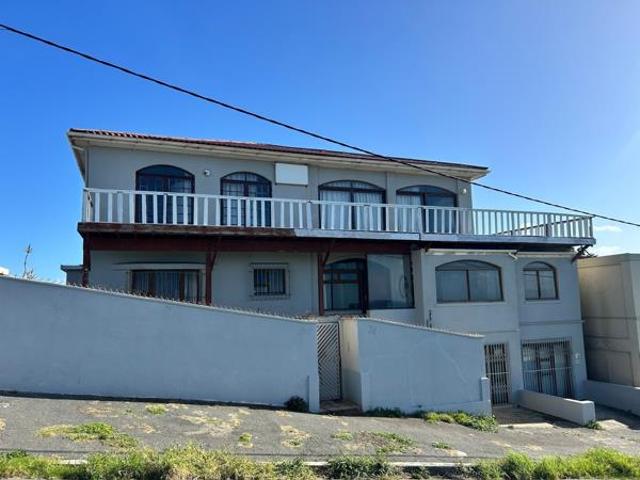 25 Bedroom House in Quigney