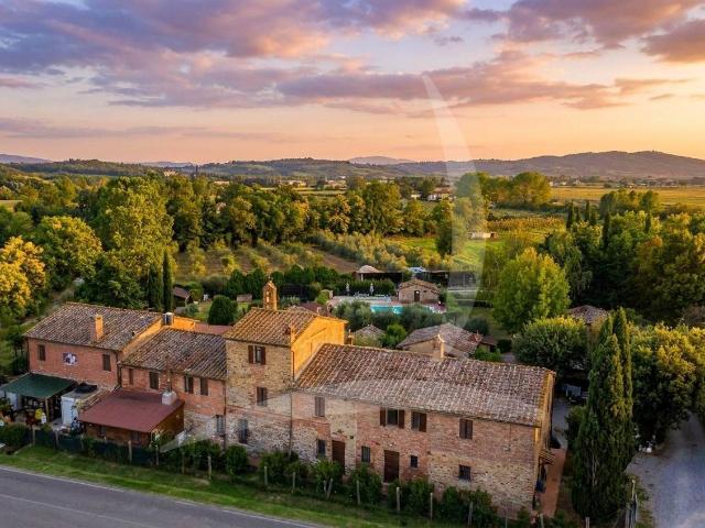 25 Camere Casa di Campagna Umbria In Vendita A1190ta. m² Castiglione del Lago