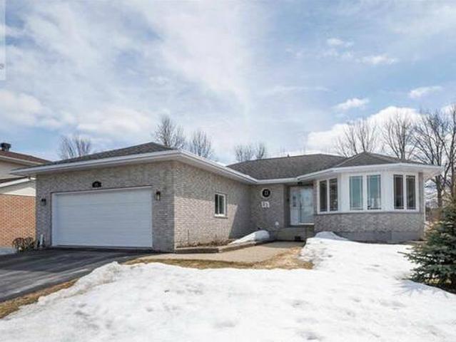 25 CHERRY DRIVE Long Sault Ontario