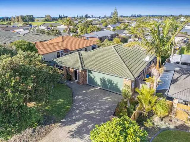 25 Chesterfield Way, Orewa, Rodney For Sale