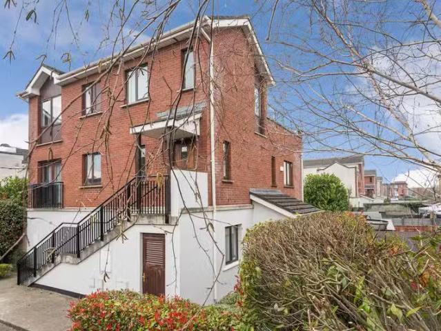 25 Hansted Place, Lucan, Co. Dublin is for sale