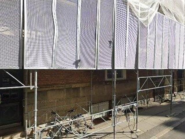25 m2 stort lyst hjørneværelse