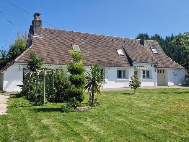 25 minutes de LIMOGES, 5km accès gare, longère sur 1300m²