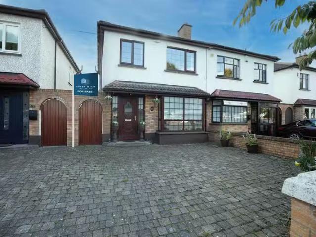 25 Oak Green, Royal Oak, Santry, Dublin 9, D09H2T7 is for sale