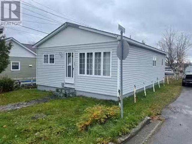 25 Patrick Street, Grand Falls Windsor, NL, A2B 1A9 house fo.