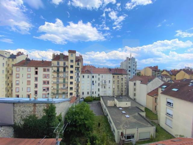 25 RUE GABRIEL PERI GRENOBLE CHAMBRE DE BONNE PROCHE SNC
