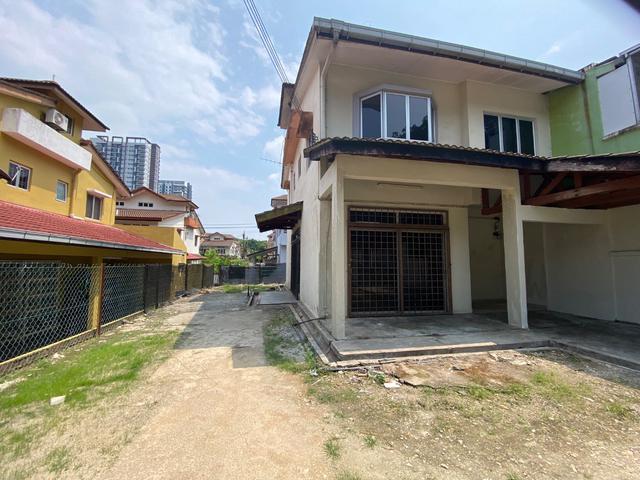 25 sty terraced taman putra permai equine nearby equine Mrt station