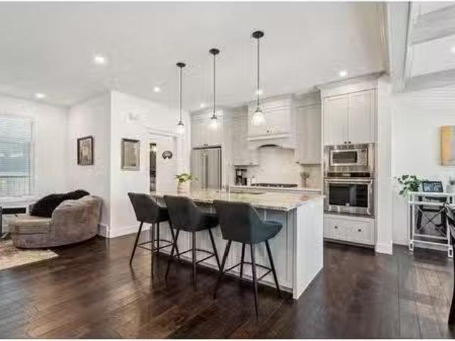 2607 26 Avenue Sw, Calgary, AB, T3E 8C7 townhouse for sale.