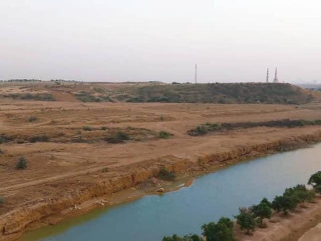 2600 sq yards dam facing executive farm house plots on 3 in Pakistan | Clasf real estate