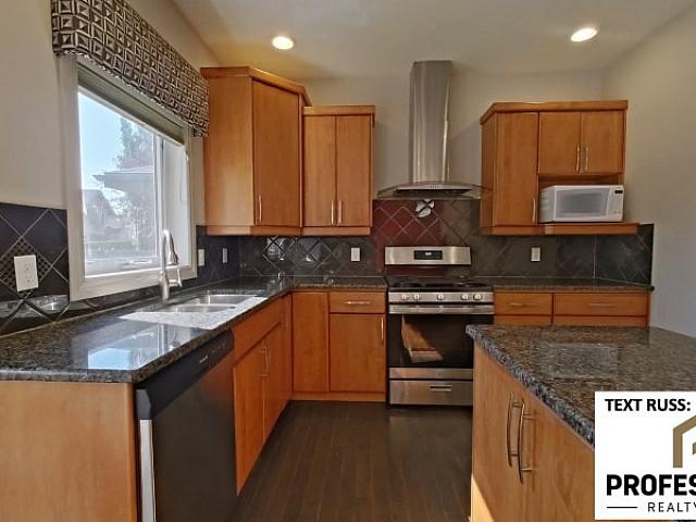 2600 Sqft 4 Bed + Den / 3.5 Bath Home In Mactaggart With Bsmt