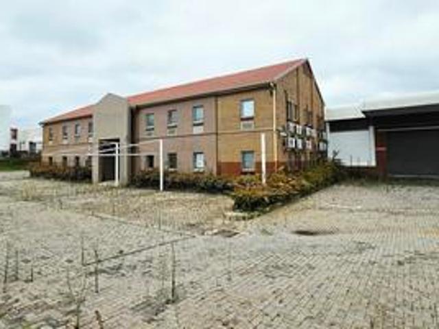 2600sqm stand alone warehouse to let.