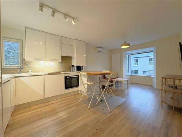 260,000 | 2 Carlyle House, Church Rd, Howth, County Dublin Dowling Property 4949 MyHome. Ie Residential