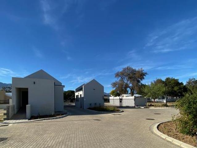 260 m² Land available in Robertson
