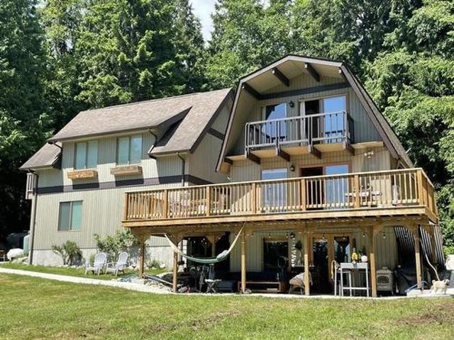 2617 Sunshine Coast Highway, Roberts Creek, BC, V0N 2W4 house for sale | Listing ID R2972 | Royal LePage
