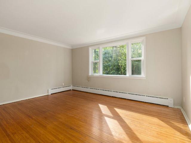 261 College Street 2 Bedroom Apartment for Rent at 261 College St, Kingston, ON K7L 4M1 Sunnyside