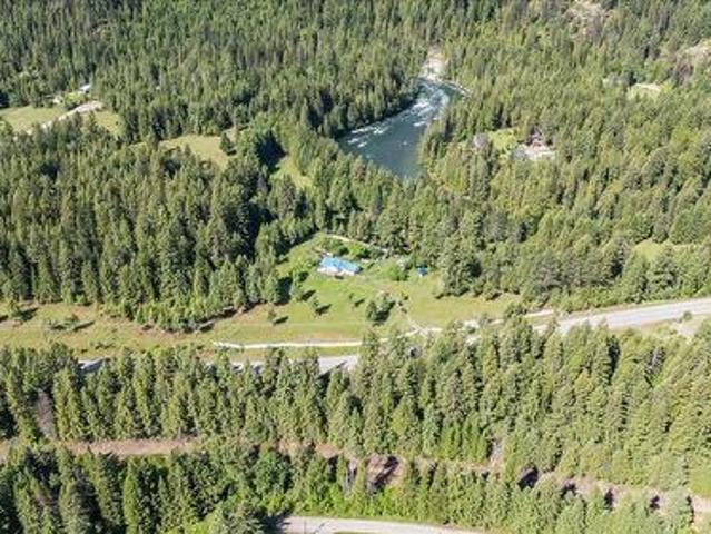 2621 3A Highway, Castlegar, BC, V1N 4P5 house for sale | Listing ID 10398 | Royal LePage