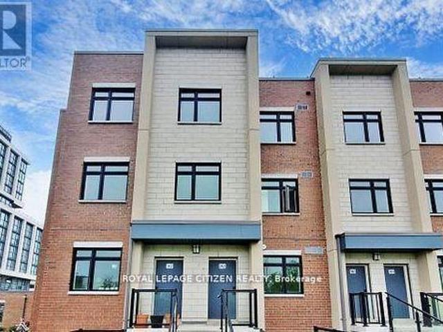 262 1 Douglas Mccurdy Comn, Mississauga, ON, L5G 0C6 townhouse for sale | Listing ID W12034 | Royal LePage