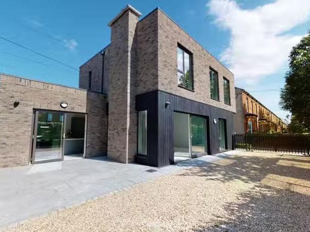 262B North Circular Road, Phibsborough, Dublin 7 is for sale