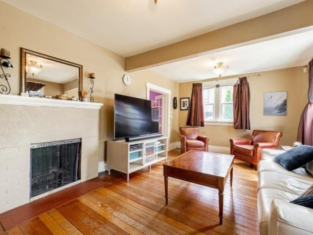 264 Queens Road W, North Vancouver, BC, V7N 2K5 house for sale | Listing ID R3139 | Royal LePage