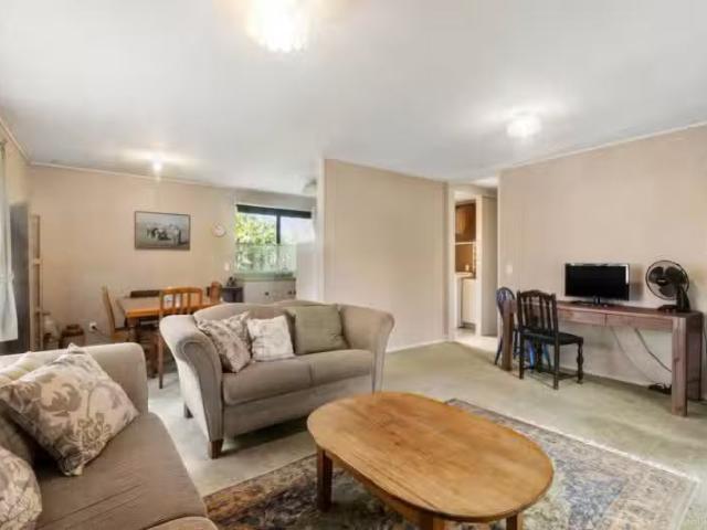 2/64 Titirangi Road, New Lynn, Waitakere City