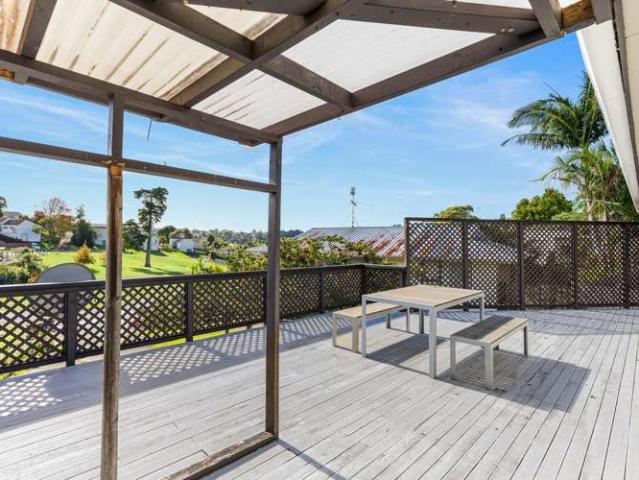 2/65 Keegan Drive, Massey, Waitakere City