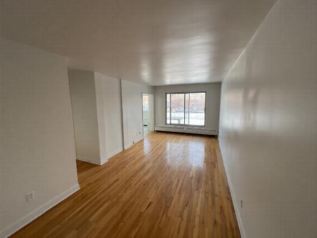 2660 2670 Kent 1 Bedroom Apartment for Rent at 2660 Av De Kent, Montréal, QC H3S 1M7 Parc Kent