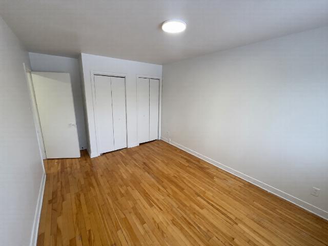 2660 2670 Kent 2 Bedroom Apartment for Rent at 2660 Av De Kent, Montréal, QC H3S 1M7 Parc Kent