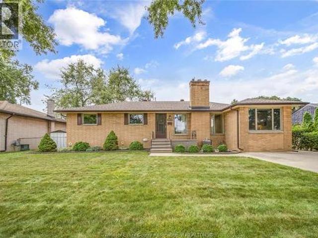 2675 Mark Avenue, Windsor, ON, N9E 2W4 house for sale | Listing ID 26020 | Royal LePage