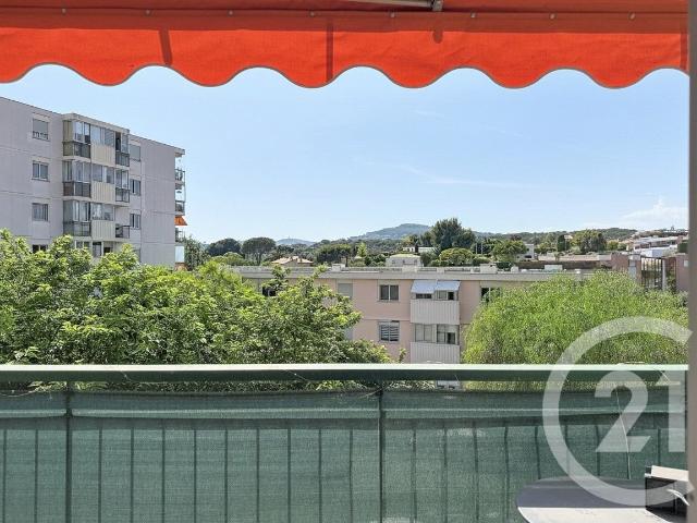 269000€ Antibes, 1er étage sans ascenseur Entrez dans cet ap. 62m² Antibes