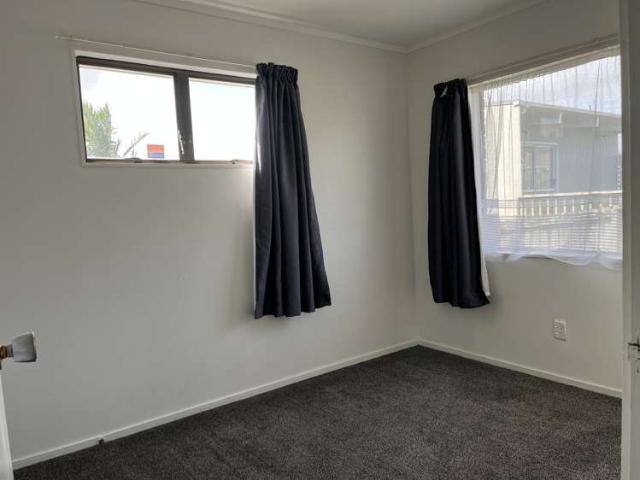 2/69 Orams Road, Hillpark, Manukau City