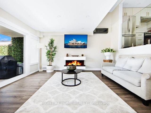 269 Milestone Crescent, Aurora | 3+1Beds/2Bath, Townhouse, $558,888 | Condos. Ca