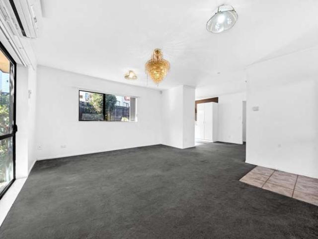 2/69 Victoria Road, Papatoetoe, Manukau City