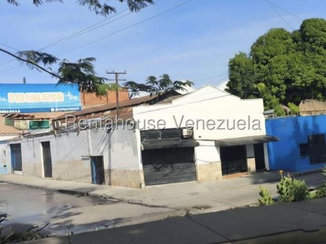 26 5881 Galpon en Venta en pleno corazón de valencia alta visibilidad y flujo constante en el Centro