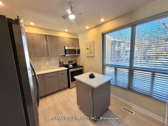 26 7707 Darcel Avenue, Mississauga | For Sale @ $579,000 | Condos. Ca