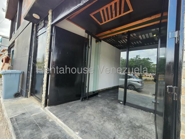 26 20216 Alquilamos impecable local ubicado en La Esmeralda San Diego