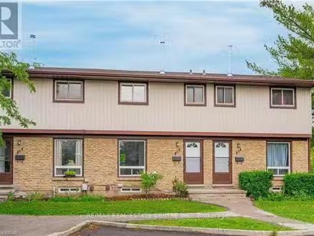 26 210 Glamis Road, Cambridge, ON, N1R 6L3 townhouse for s.