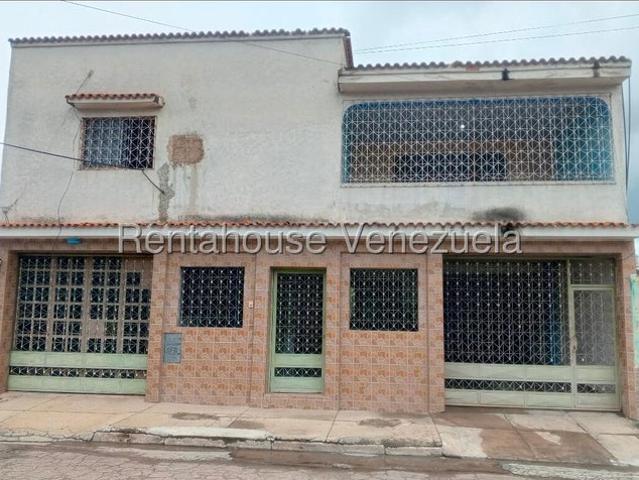26 21747 Casa en Venta parcialmente amoblado en Flor Amarilo