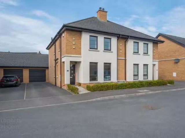 26 Ballantine Lane