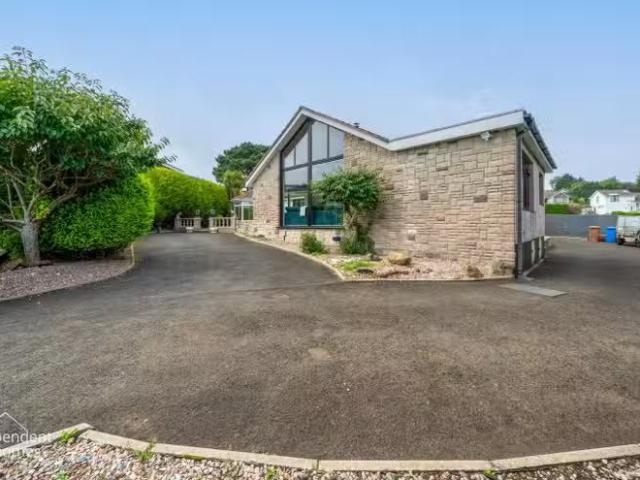 26 Duneira Park